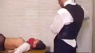 مكتب إكس إكس إكس: البوس ينيك موظفة نائمة بوضعية الكلب