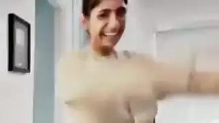 سكس سحاق الفتاه الصغير تلحس كس صديقت امها