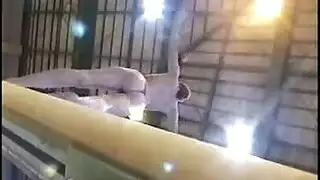 نزول الدم من الموخره