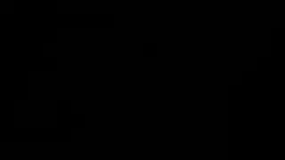 سيدات شابات يستخدمن الأشرطة لصفع رجل خاضع بقسوة