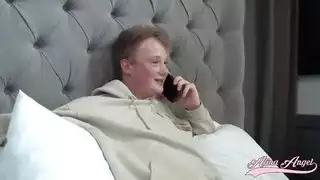 مشهد إباحي: إلينا أنجل تُضاجع بخشونة من قبل شاب