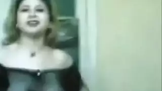 فتاة الرقص الشرقي تحصل على فرجها مضروب بقوة