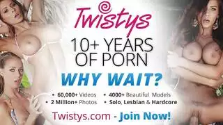 جين المثارة في جلسة عريضة صريحة – تبلغ ذروتها بقوة على كاميرا الويب