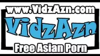 مراهقة كبيرة الصدر تبتسم قبل أن تمارس الجنس مع عدة رجال