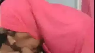 حفلة نيك محجبة: ضرب قاسي في وضعية الكلب والتبشيرية