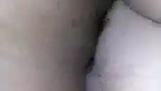 فتاة يائسة تأخذ قضيب أسود كبير في جلسة تدليك ساخنة