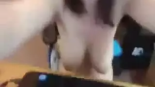 عاهرة كبيرة الثدي تبحث عن مص عابر وقذف عميق داخلها