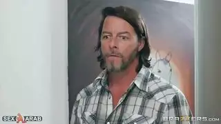 زوجة الأب تشعر بالشهوة أثناء غسيل الملابس مشهد إباحي كامل