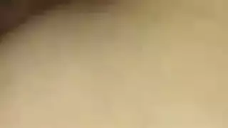 أخذ قضيب متزوج: قذف شرجي لمراهقة سمراء مجعدة الشعر