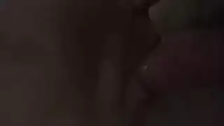 زوجة مثيرة تأخذ تدليكًا محترفًا وتأخذ عدة أعضاء ذكورية