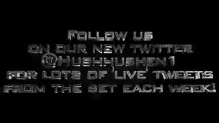 فتاة شقراء تأخذ لحم أسود كبير في فمها وفرجها