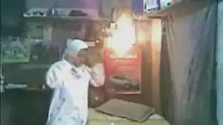 فينتاج عراقي سكس: فتاة ريفية تنك بقوة من شاب مثير